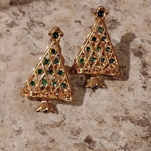 Beautiful Gold Tone And Green Stone Earrings